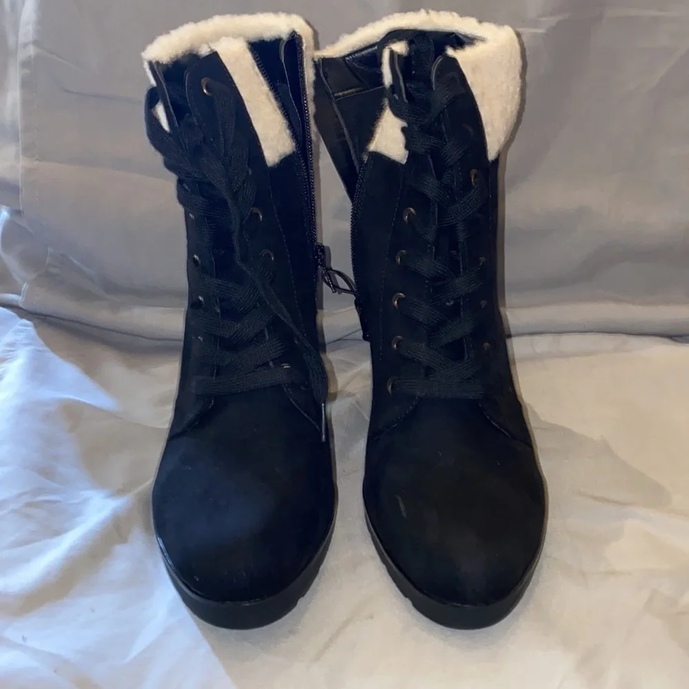 New W/O Box 12 Thompson Black Boots Size 9M